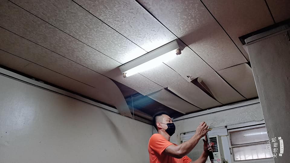 廠房辦公室 : 天花板更換-輕鋼架天花板-明架天花板